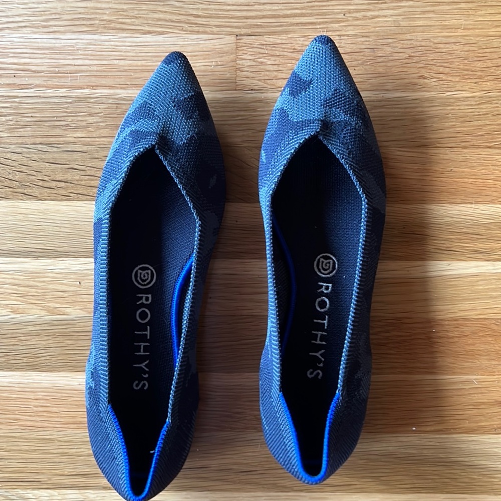 Black Camo pointed toe Rothy’s 8.5